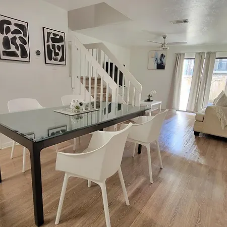 Beautiful Townhouse 2 Bedrooms 1 And A Half Bathrooms Next To Butler Plaza 1 Mile To Uf